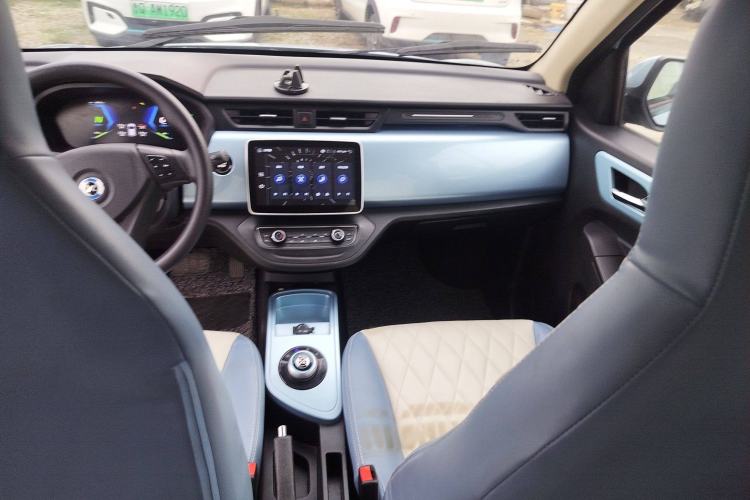 Used Brilliance Xinri i03 2021 318 km 31.45 kWh Interior 3