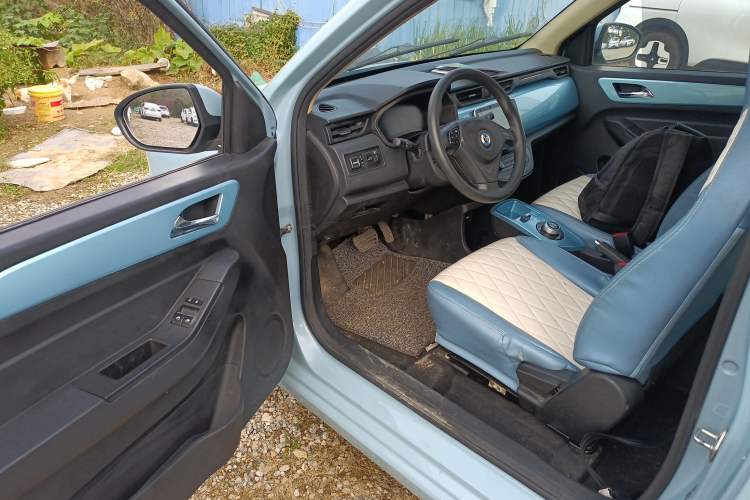 Used Brilliance Xinri i03 2021 318 km 31.45 kWh Interior 3
