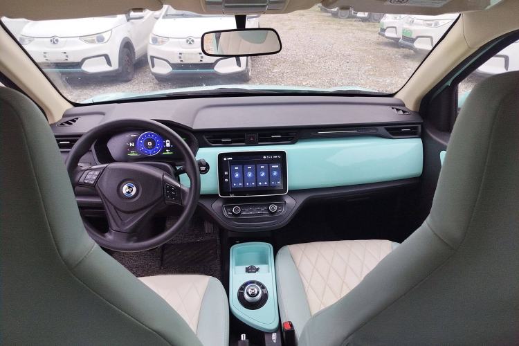 Used Brilliance Xinri i03 2021 318 km 31.45 kWh Interior 3