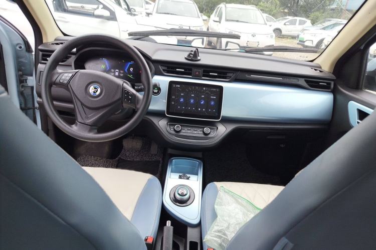 Used Brilliance Xinri i03 2021 318 km 31.45 kWh Interior 3