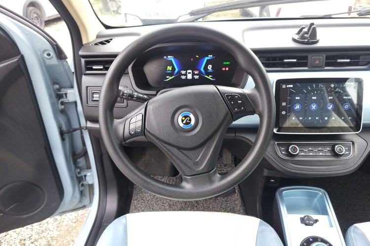Used Brilliance Xinri i03 2021 318 km 31.45 kWh Interior 4