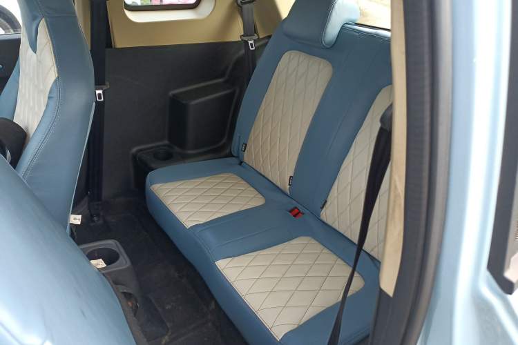 Used Brilliance Xinri i03 2021 318 km 31.45 kWh Interior 4