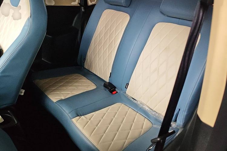 Used Brilliance Xinri i03 2021 318 km 31.45 kWh Interior 4