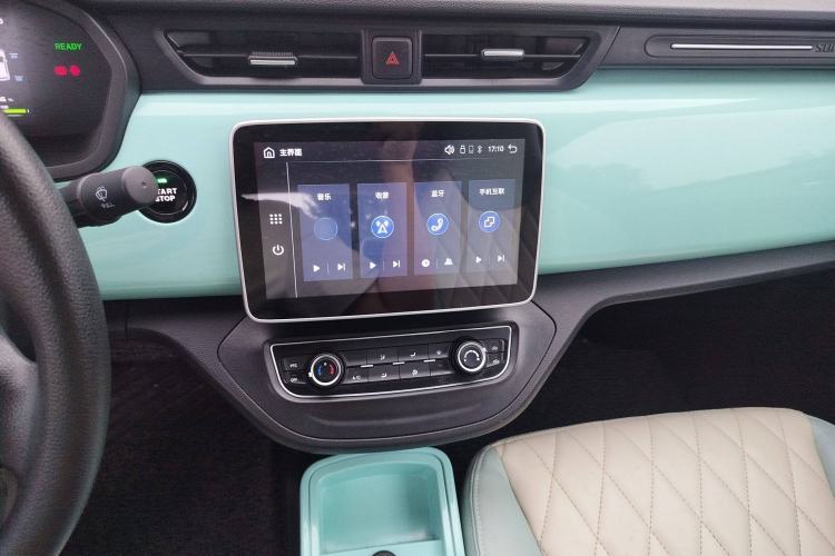 Used Brilliance Xinri i03 2021 318 km 31.45 kWh Interior 5
