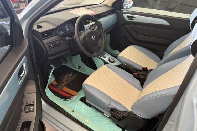 Used Brilliance Xinri i03 2021 318 km 31.45 kWh Interior 8