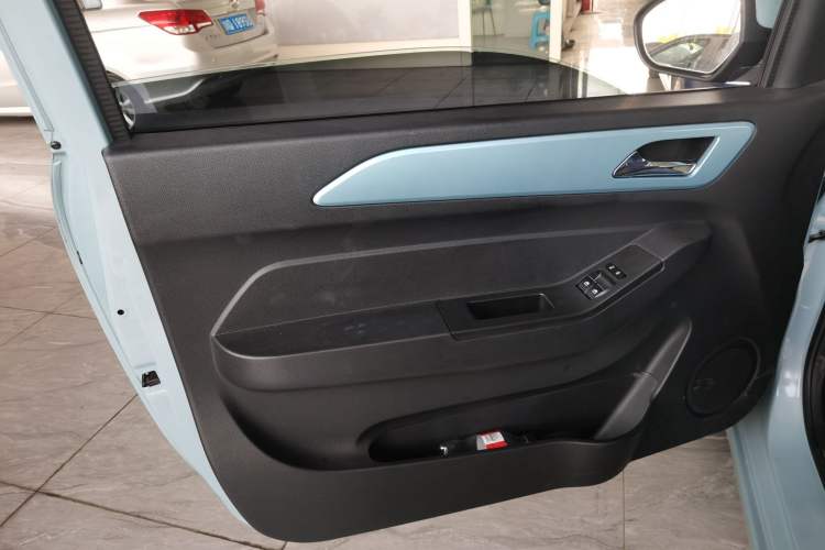 Used Brilliance Xinri i03 2021 318 km 31.45 kWh Left Front Door Interior