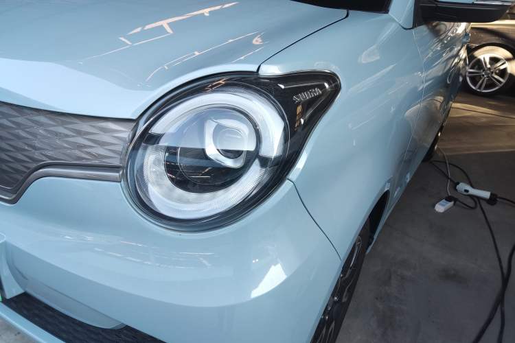 Used Brilliance Xinri i03 2021 318 km 31.45 kWh Left Front Headlight