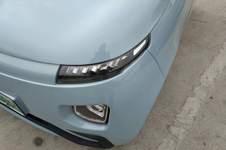 Used Brilliance Xinri i03 2021 318 km 31.45 kWh Left Front Headlight