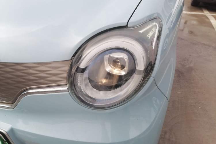 Used Brilliance Xinri i03 2021 410 km 38.54 kWh Left Front Headlight