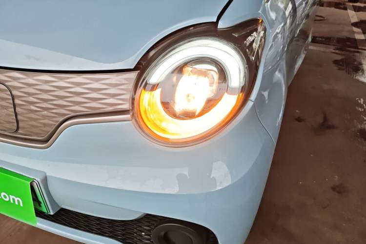 Used Brilliance Xinri i03 2021 318 km 31.45 kWh Left Front Headlight