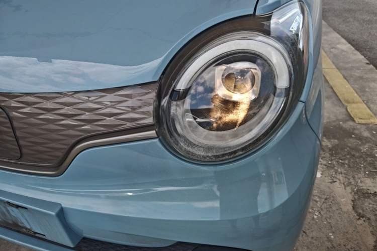 Used Brilliance Xinri i03 2021 318 km 31.45 kWh Left Front Headlight