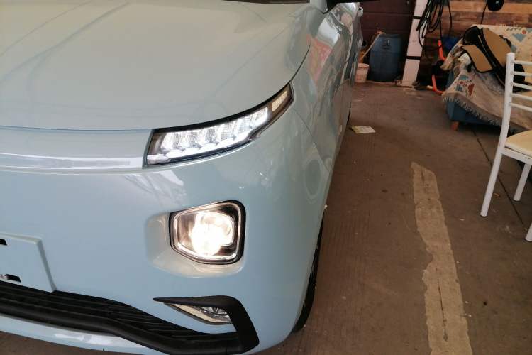 Used Brilliance Xinri i03 2021 318 km 31.45 kWh Left Front Headlight