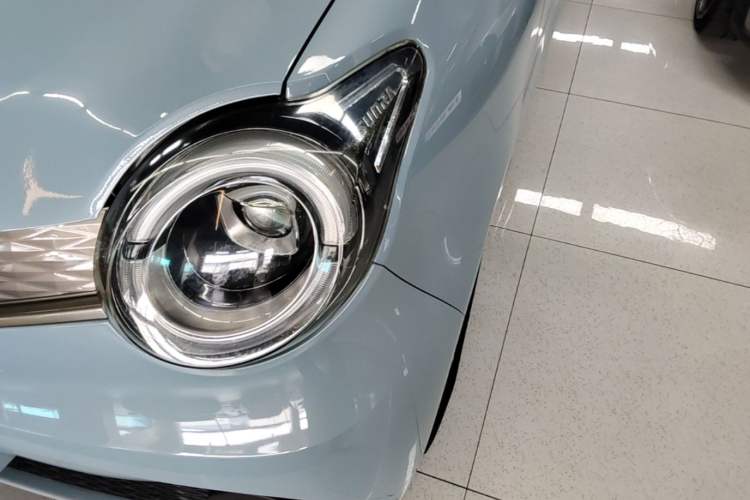 Used Brilliance Xinri i03 2021 318 km 31.45 kWh Left Front Headlight