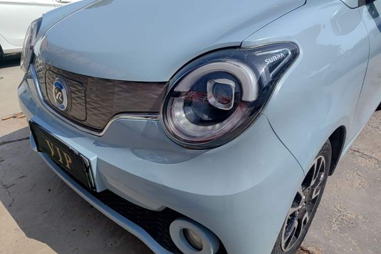 Used Brilliance Xinri i03 2021 410 km 38.54 kWh Left Front Headlight