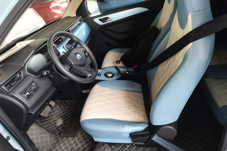Used Brilliance Xinri i03 2021 318 km 31.45 kWh Left Front Seat