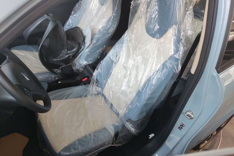 Used Brilliance Xinri i03 2021 318 km 31.45 kWh Left Front Seat