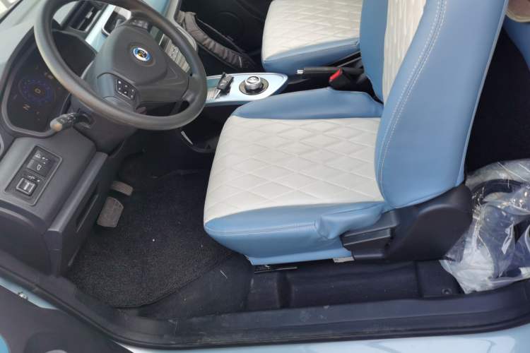 Used Brilliance Xinri i03 2021 318 km 31.45 kWh Left Front Seat