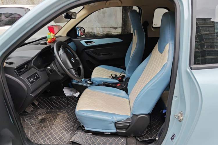 Used Brilliance Xinri i03 2021 318 km 31.45 kWh Left Front Seat