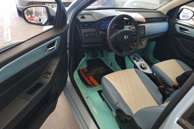 Used Brilliance Xinri i03 2021 318 km 31.45 kWh Left Front Seat