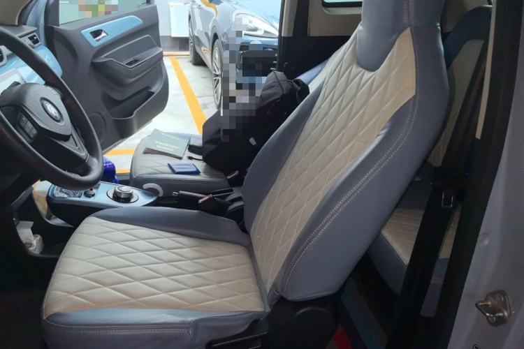 Used Brilliance Xinri i03 2021 318 km 31.45 kWh Left Front Seat