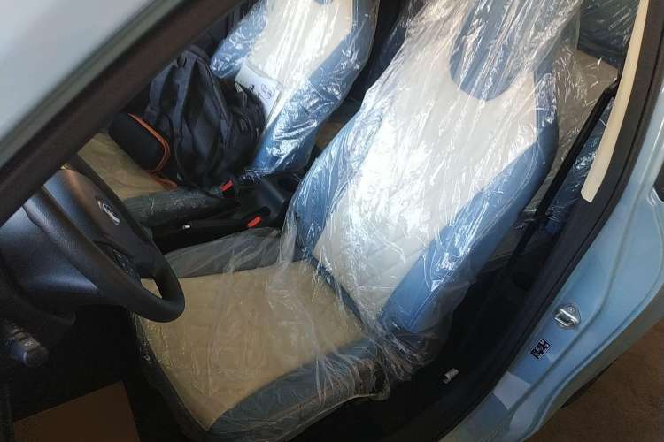 Used Brilliance Xinri i03 2021 318 km 31.45 kWh Left Front Seat