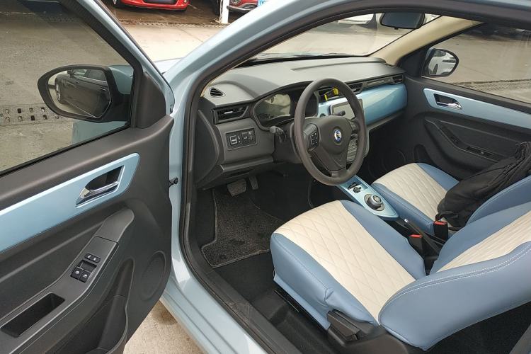 Used Brilliance Xinri i03 2021 318 km 31.45 kWh Left Front Seat