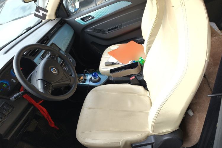 Used Brilliance Xinri i03 2021 410 km 38.54 kWh Left Front Seat