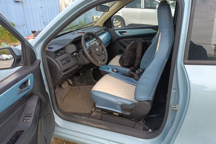 Used Brilliance Xinri i03 2021 318 km 31.45 kWh Left Front Seat