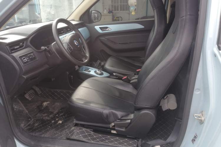 Used Brilliance Xinri i03 2021 410 km 38.54 kWh Left Front Seat