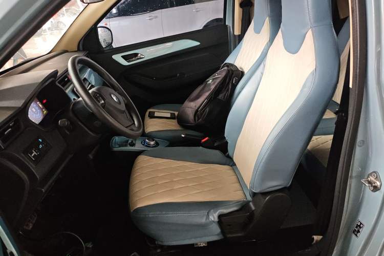 Used Brilliance Xinri i03 2021 318 km 31.45 kWh Left Front Seat