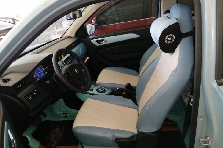 Used Brilliance Xinri i03 2021 318 km 31.45 kWh Left Front Seat