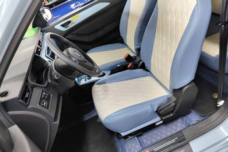 Used Brilliance Xinri i03 2021 318 km 31.45 kWh Left Front Seat