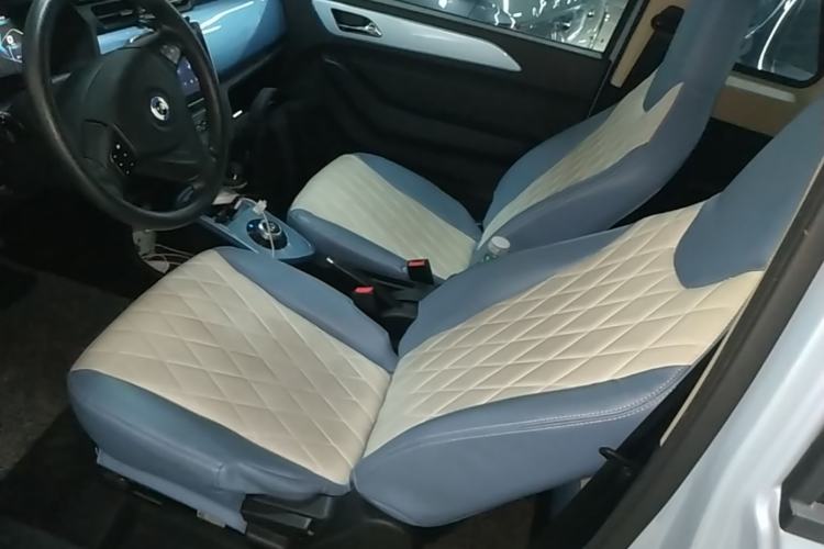 Used Brilliance Xinri i03 2021 318 km 31.45 kWh Left Front Seat