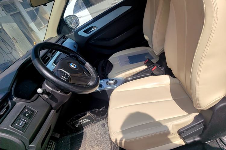 Used Brilliance Xinri i03 2021 410 km 38.54 kWh Left Front Seat