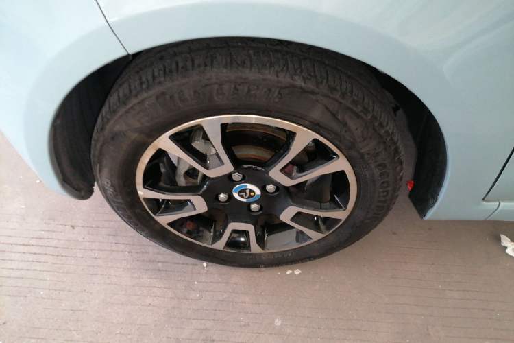 Used Brilliance Xinri i03 2021 318 km 31.45 kWh Left Front Wheel Hub