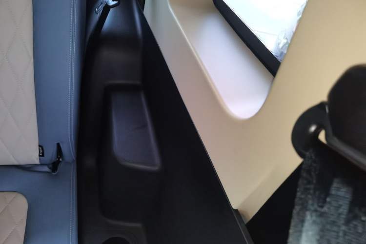 Used Brilliance Xinri i03 2021 318 km 31.45 kWh Left Rear Door Interior