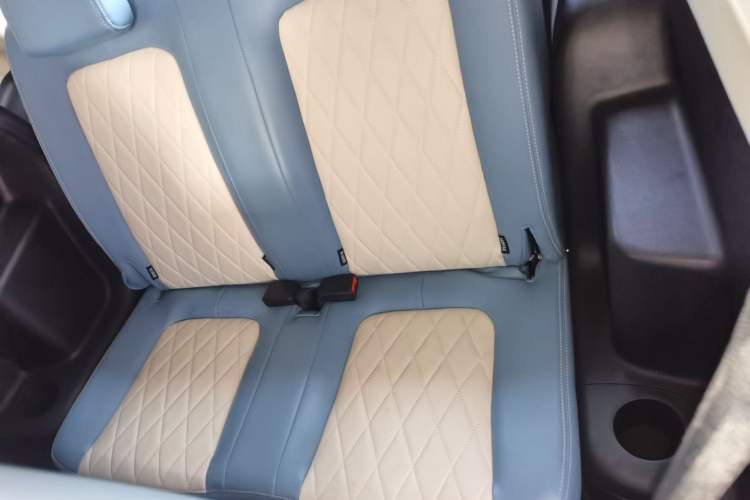 Used Brilliance Xinri i03 2021 318 km 31.45 kWh Left Rear Seat
