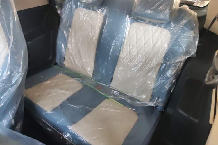 Used Brilliance Xinri i03 2021 318 km 31.45 kWh Left Rear Seat