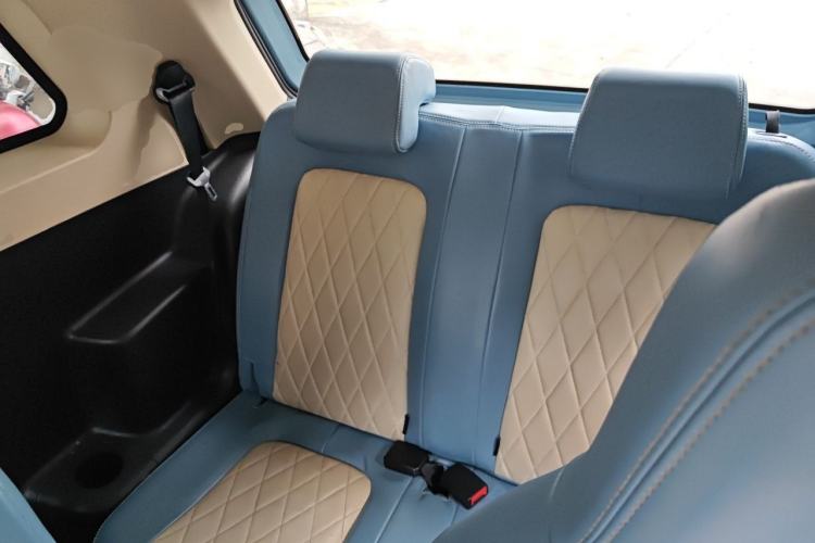 Used Brilliance Xinri i03 2021 318 km 31.45 kWh Left Rear Seat