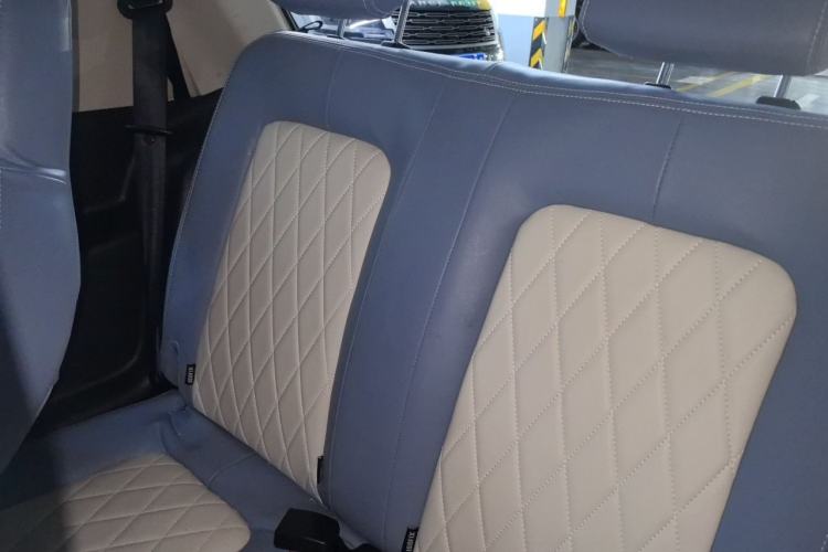 Used Brilliance Xinri i03 2021 318 km 31.45 kWh Left Rear Seat