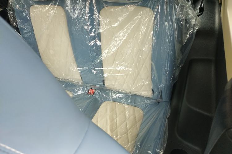 Used Brilliance Xinri i03 2021 318 km 31.45 kWh Left Rear Seat