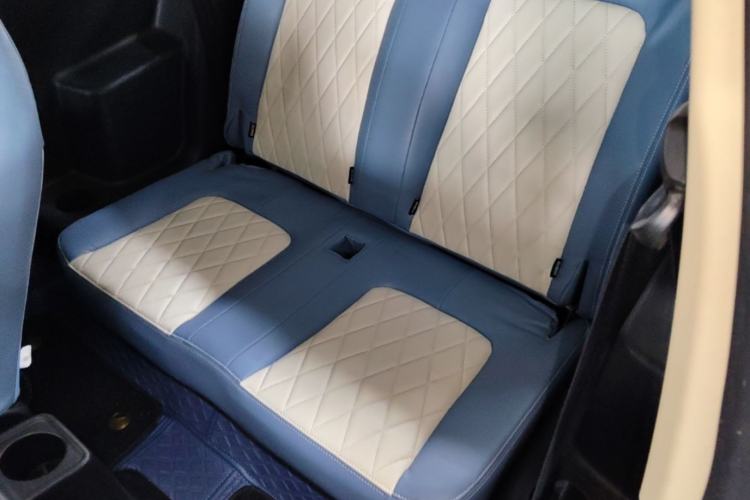 Used Brilliance Xinri i03 2021 318 km 31.45 kWh Left Rear Seat