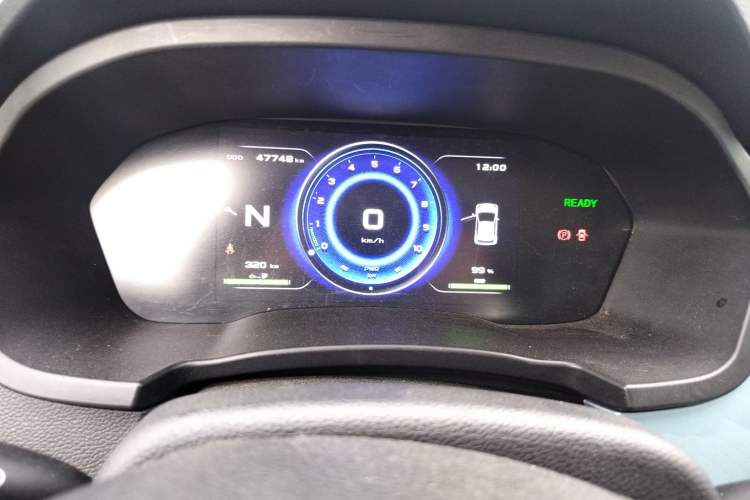 Used Brilliance Xinri i03 2021 318 km 31.45 kWh Odometer Close Up