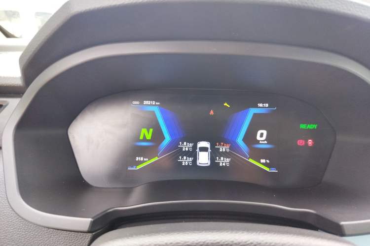 Used Brilliance Xinri i03 2021 318 km 31.45 kWh Odometer Close Up
