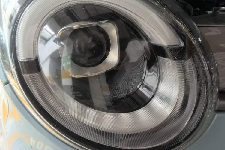 Used Brilliance Xinri i03 2021 318 km 31.45 kWh Right Front Headlight