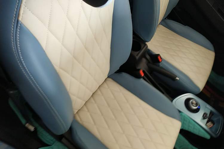 Used Brilliance Xinri i03 2021 318 km 31.45 kWh Right Front Seat