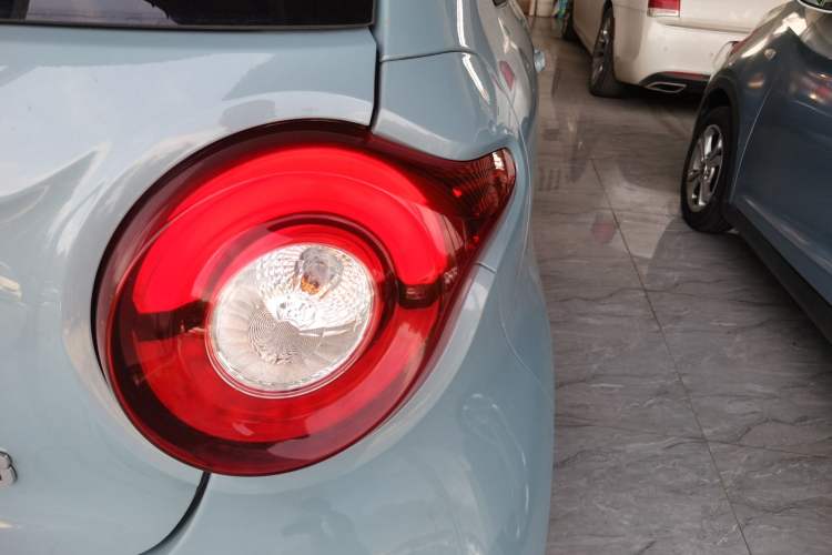 Used Brilliance Xinri i03 2021 318 km 31.45 kWh Right Rear Taillight