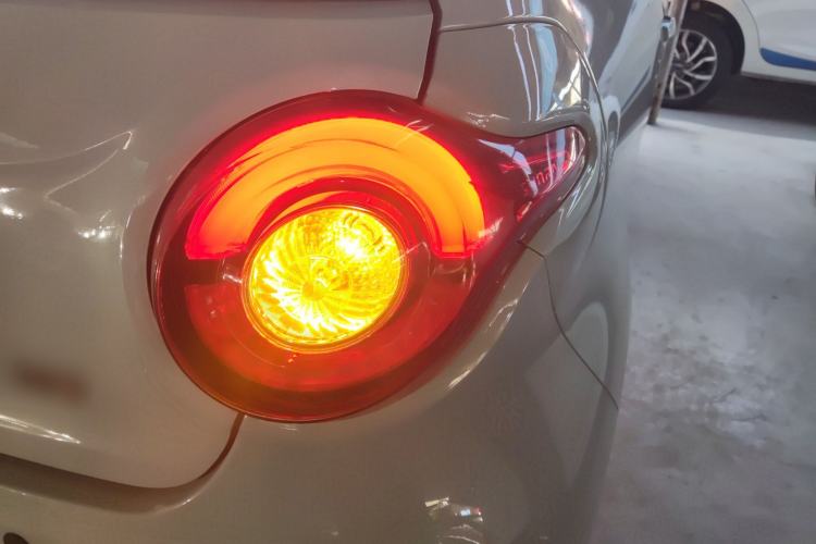 Used Brilliance Xinri i03 2021 318 km 31.45 kWh Right Rear Taillight