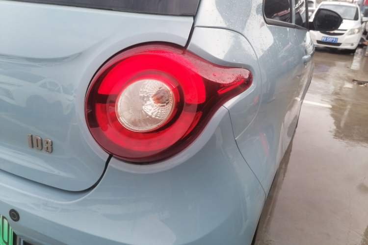 Used Brilliance Xinri i03 2021 410 km 38.54 kWh Right Rear Taillight