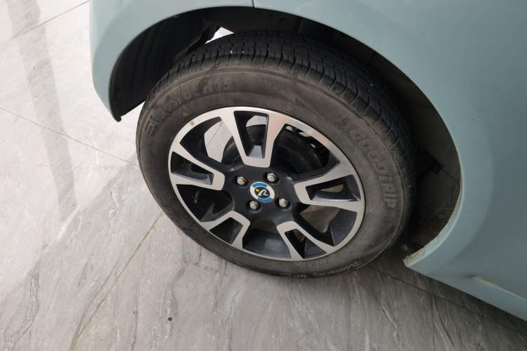 Used Brilliance Xinri i03 2021 318 km 31.45 kWh Right Rear Wheel Hub